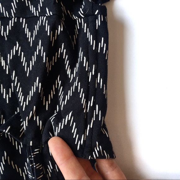 Women’s black and zig-zag pattered dress in small - Picture 8 of 9